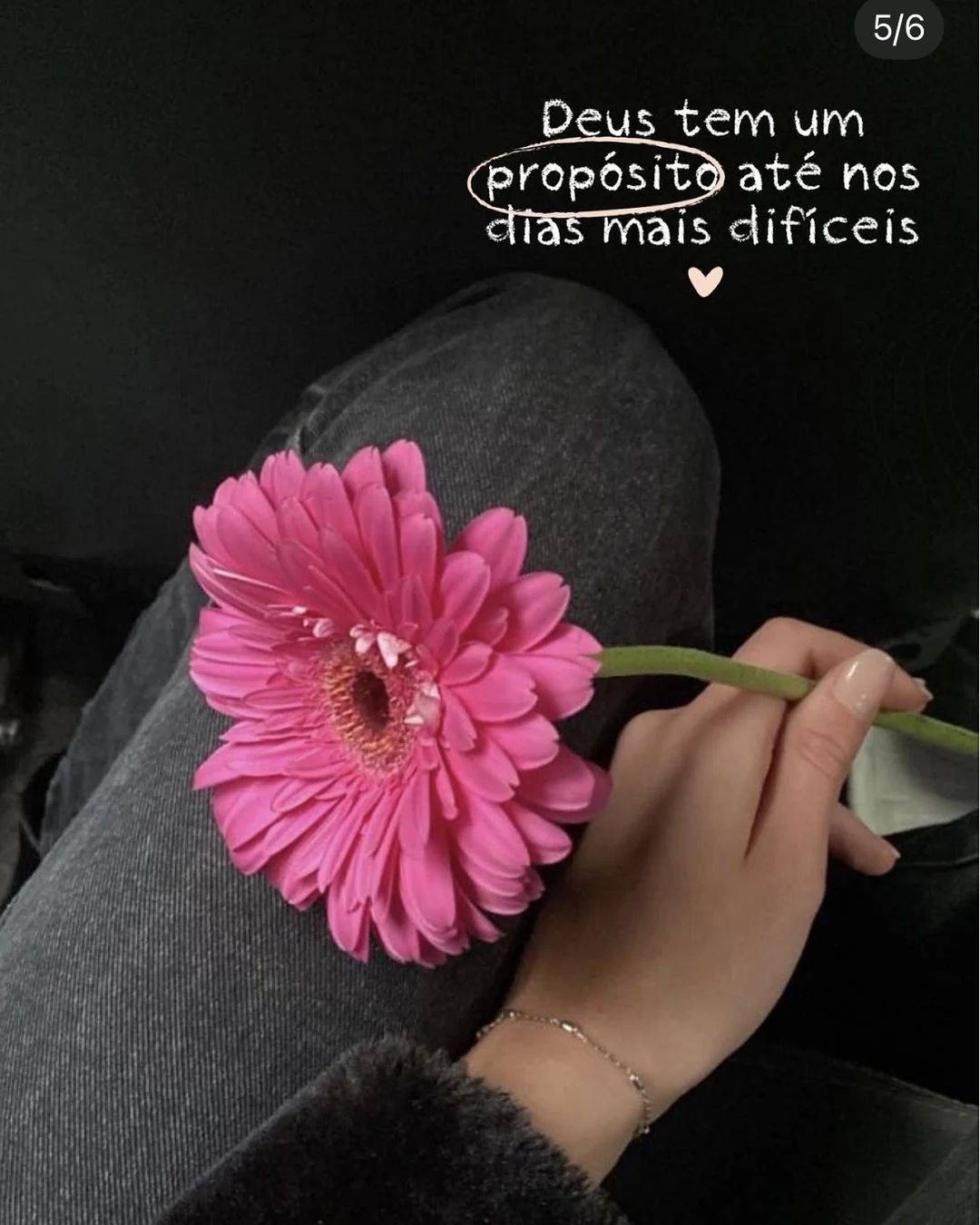 Story cristão com figurinhas do pack — exemplo 12